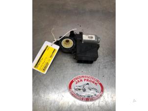 Gebruikte Raammotor Portier Skoda Fabia (6Y2) 1.4i 16V Prijs € 20,00 Margeregeling aangeboden door Autosloopbedrijf Jan Pronk B.V.