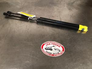 Gebruikte Gasdemperset Kofferdeksel Citroen C5 III Tourer (RW) 1.6 16V THP 155 Prijs € 25,00 Margeregeling aangeboden door Autosloopbedrijf Jan Pronk B.V.