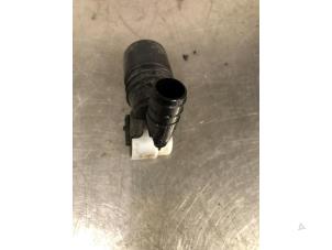 Gebruikte Ruitensproeierpomp voor Citroen C5 III Tourer (RW) 1.6 16V THP 155 Prijs € 10,00 Margeregeling aangeboden door Autosloopbedrijf Jan Pronk B.V.