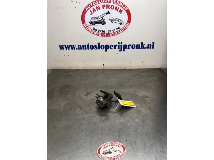 Gebruikte Vacuumpomp Rembekrachtiging Volvo S40 (MS) 2.4 20V Prijs € 75,00 Margeregeling aangeboden door Autosloopbedrijf Jan Pronk B.V.