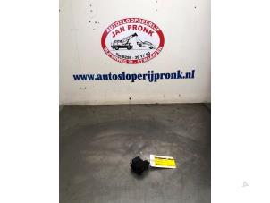 Gebruikte Handrem schakelaar Renault Grand Scénic III (JZ) 1.4 16V TCe 130 Prijs € 15,00 Margeregeling aangeboden door Autosloopbedrijf Jan Pronk B.V.