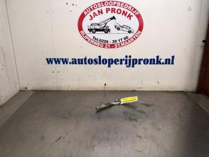 Gebruikte Sleepoog achter Nissan Qashqai (J10) 1.6 16V Prijs € 10,00 Margeregeling aangeboden door Autosloopbedrijf Jan Pronk B.V.