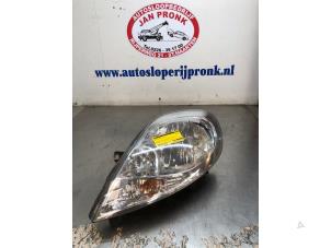 Gebruikte Linker Koplamp Opel Vivaro 2.5 CDTI 16V Prijs € 40,00 Margeregeling aangeboden door Autosloopbedrijf Jan Pronk B.V.