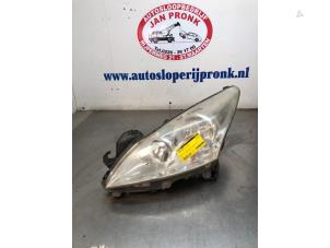 Gebruikte Koplamp links Peugeot 5008 I (0A/0E) 1.6 VTI 16V Prijs € 75,00 Margeregeling aangeboden door Autosloopbedrijf Jan Pronk B.V.