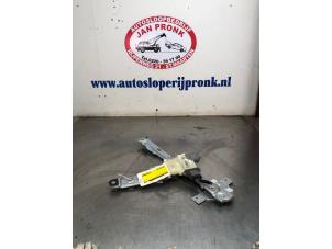 Gebruikte Ruitmechaniek 4Deurs links-voor Peugeot 5008 I (0A/0E) 1.6 VTI 16V Prijs € 50,00 Margeregeling aangeboden door Autosloopbedrijf Jan Pronk B.V.