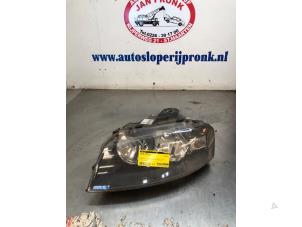 Gebruikte Linker Koplamp Audi A3 Sportback (8PA) 2.0 FSI 16V Prijs € 40,00 Margeregeling aangeboden door Autosloopbedrijf Jan Pronk B.V.