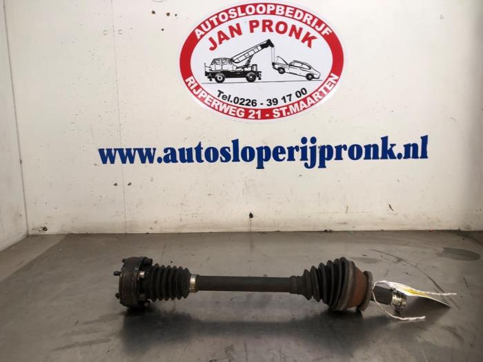 Gebruikte Steekas links-voor Volkswagen Polo IV (9N1/2/3) 1.2 Prijs € 35,00 Margeregeling aangeboden door Autosloopbedrijf Jan Pronk B.V.