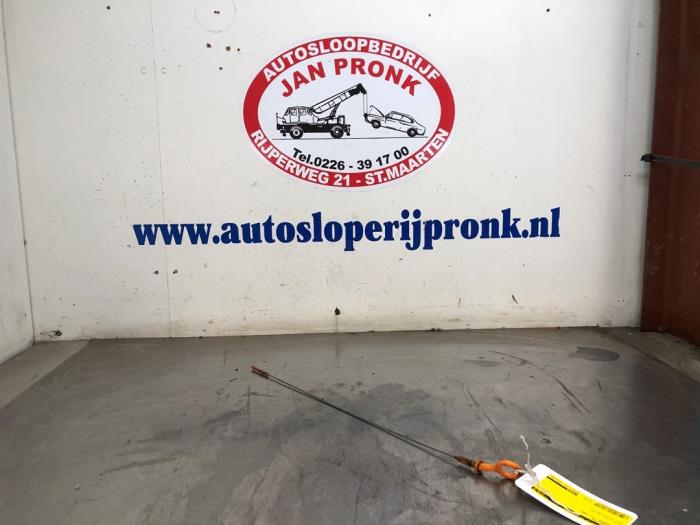 Gebruikte Peilstok Olie Volkswagen Touareg (7LA/7L6) 5.0 TDI V10 Prijs € 25,00 Margeregeling aangeboden door Autosloopbedrijf Jan Pronk B.V.