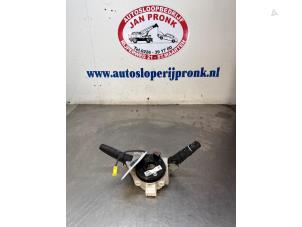 Gebruikte Licht + Raw Schakelaar Nissan Micra (K12) 1.2 16V Prijs € 25,00 Margeregeling aangeboden door Autosloopbedrijf Jan Pronk B.V.