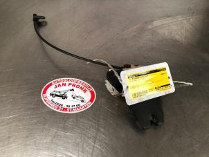 Gebruikte Achterklep Slotmechaniek Volvo S60 I (RS/HV) 2.4 20V 170 Prijs € 60,00 Margeregeling aangeboden door Autosloopbedrijf Jan Pronk B.V.