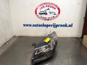 Gebruikte Koplamp links Renault Megane III Grandtour (KZ) 1.5 dCi 110 Prijs € 225,00 Margeregeling aangeboden door Autosloopbedrijf Jan Pronk B.V.