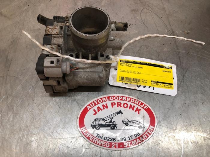 Gebruikte Gasklephuis Fiat Stilo MW (192C) 1.6 16V Prijs € 40,00 Margeregeling aangeboden door Autosloopbedrijf Jan Pronk B.V.