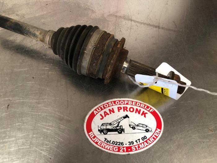 Aandrijfas links-voor van een Suzuki Swift (ZA/ZC/ZD) 1.2 16V 2015