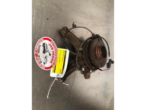 Gebruikte Fusee links-voor Suzuki Swift (ZA/ZC/ZD) 1.2 16V Prijs € 40,00 Margeregeling aangeboden door Autosloopbedrijf Jan Pronk B.V.