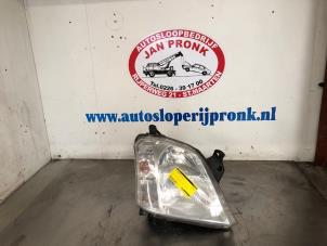 Gebruikte Rechter Koplamp Opel Meriva 1.6 16V Prijs € 40,00 Margeregeling aangeboden door Autosloopbedrijf Jan Pronk B.V.