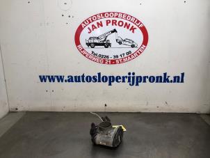 Gebruikte Gasklephuis Hyundai Santa Fe II (CM) 2.7 V6 24V 4x4 Prijs € 150,00 Margeregeling aangeboden door Autosloopbedrijf Jan Pronk B.V.