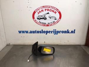 Gebruikte Buitenspiegel rechts Daihatsu Sirion 2 (M3) 1.0 12V DVVT Prijs € 40,00 Margeregeling aangeboden door Autosloopbedrijf Jan Pronk B.V.