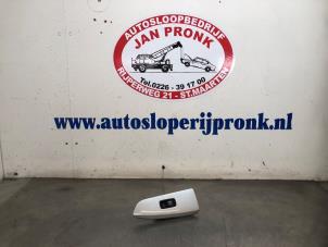 Gebruikte Ruit schakelaar elektrisch Toyota Land Cruiser (J12) 3.0 D-4D 16V Prijs € 40,00 Margeregeling aangeboden door Autosloopbedrijf Jan Pronk B.V.