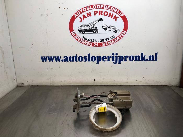 Gebruikte Tank element Pomp Toyota Land Cruiser (J12) 3.0 D-4D 16V Prijs € 125,00 Margeregeling aangeboden door Autosloopbedrijf Jan Pronk B.V.