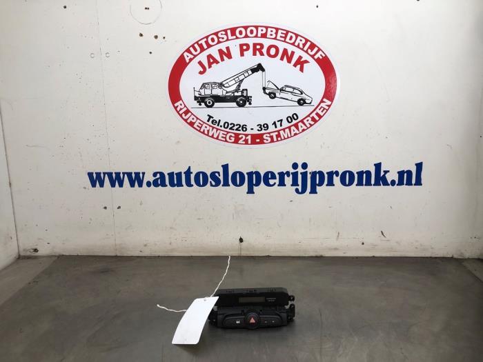 Gebruikte Display Interieur Hyundai iX20 (JC) 1.4i 16V Prijs € 30,00 Margeregeling aangeboden door Autosloopbedrijf Jan Pronk B.V.