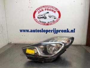 Gebruikte Koplamp links Hyundai iX20 (JC) 1.4i 16V Prijs € 100,00 Margeregeling aangeboden door Autosloopbedrijf Jan Pronk B.V.