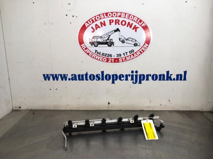 Gebruikte Galerij (Injectie) BMW 5 serie (E60) 520i 24V Prijs € 50,00 Margeregeling aangeboden door Autosloopbedrijf Jan Pronk B.V.