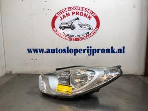 Gebruikte Koplamp links Hyundai i10 (F5) 1.1i 12V Prijs € 75,00 Margeregeling aangeboden door Autosloopbedrijf Jan Pronk B.V.