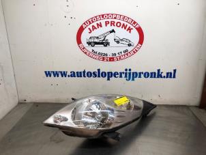 Gebruikte Koplamp links Chevrolet Spark (M300) 1.0 16V Bifuel Prijs € 30,00 Margeregeling aangeboden door Autosloopbedrijf Jan Pronk B.V.