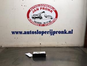 Gebruikte Display Interieur Peugeot 206+ (2L/M) 1.4 XS Prijs € 50,00 Margeregeling aangeboden door Autosloopbedrijf Jan Pronk B.V.