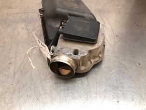 Gebruikte Luchtmassameter Opel Calibra 2.0i Prijs € 75,00 Margeregeling aangeboden door Autosloopbedrijf Jan Pronk B.V.