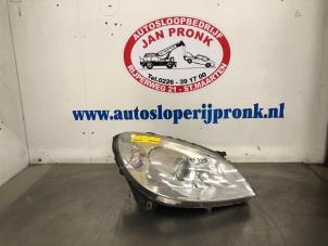 Gebruikte Koplamp rechts Mercedes B (W245) 1.7 B-170 16V Prijs € 75,00 Margeregeling aangeboden door Autosloopbedrijf Jan Pronk B.V.