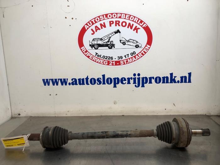 Gebruikte Steekas links-achter Mercedes Vito (639.7) 2.2 113 CDI 16V Euro 5 Prijs € 75,00 Margeregeling aangeboden door Autosloopbedrijf Jan Pronk B.V.