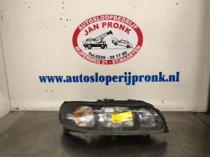 Gebruikte Koplamp rechts Volvo S60 I (RS/HV) 2.4 20V 170 Prijs € 50,00 Margeregeling aangeboden door Autosloopbedrijf Jan Pronk B.V.