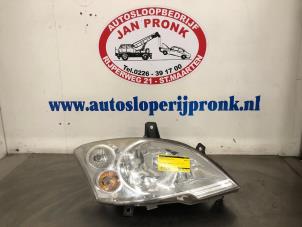 Gebruikte Koplamp rechts Mercedes Vito (639.7) 2.2 113 CDI 16V Euro 5 Prijs € 130,00 Margeregeling aangeboden door Autosloopbedrijf Jan Pronk B.V.