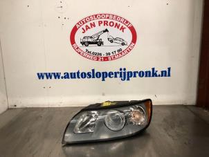 Gebruikte Koplamp links Volvo V50 (MW) 2.4 20V Prijs € 50,00 Margeregeling aangeboden door Autosloopbedrijf Jan Pronk B.V.