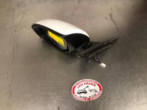 Gebruikte Spiegel Buiten links Mazda 6 SportBreak (GH19/GHA9) 1.8i 16V Prijs € 75,00 Margeregeling aangeboden door Autosloopbedrijf Jan Pronk B.V.