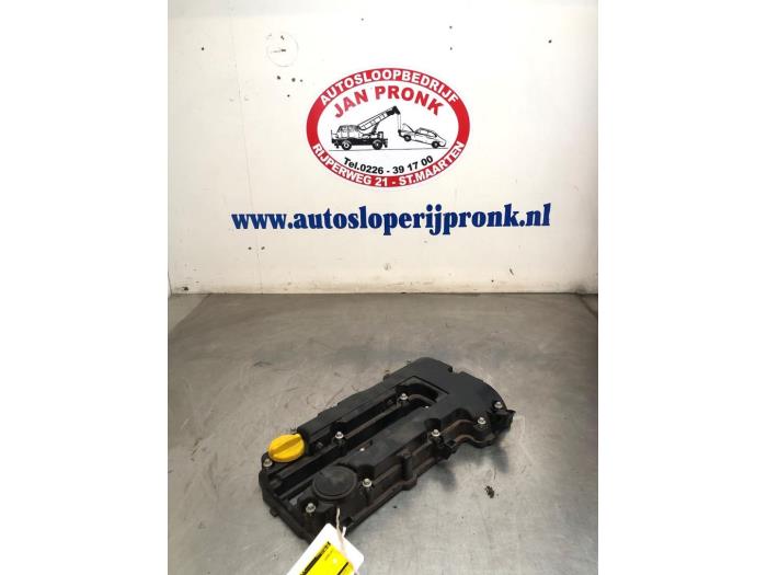 Gebruikte Kleppendeksel Opel Corsa E 1.4 16V Prijs € 80,00 Margeregeling aangeboden door Autosloopbedrijf Jan Pronk B.V.