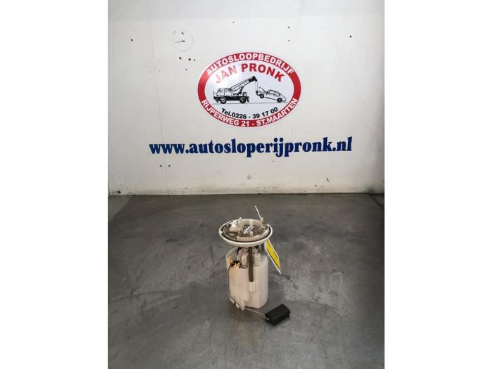 Gebruikte Tank element Pomp Opel Corsa E 1.4 16V Prijs € 30,00 Margeregeling aangeboden door Autosloopbedrijf Jan Pronk B.V.
