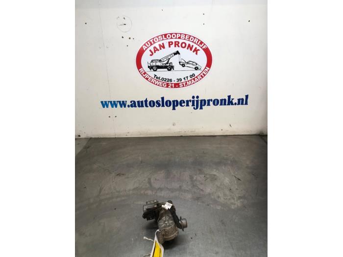 Gebruikte Brandstofpomp Mechanisch Mercedes C (W204) 1.8 C-180 CGI 16V Prijs € 140,00 Margeregeling aangeboden door Autosloopbedrijf Jan Pronk B.V.
