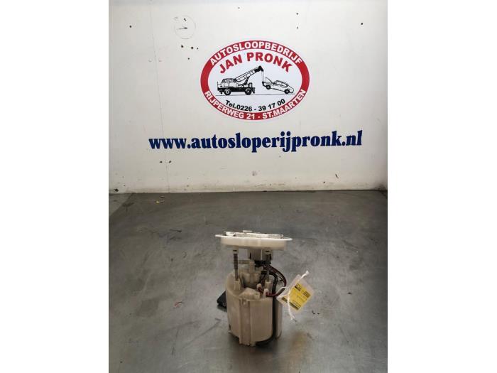 Gebruikte Tank element Pomp Mercedes C (W204) 1.8 C-180 CGI 16V Prijs € 40,00 Margeregeling aangeboden door Autosloopbedrijf Jan Pronk B.V.