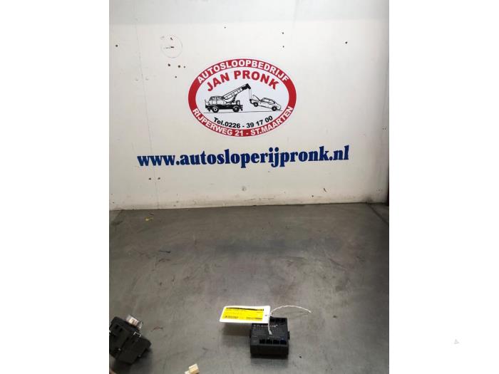 Gebruikte Central electronic module Mercedes C (W204) 1.8 C-180 CGI 16V Prijs € 25,00 Margeregeling aangeboden door Autosloopbedrijf Jan Pronk B.V.