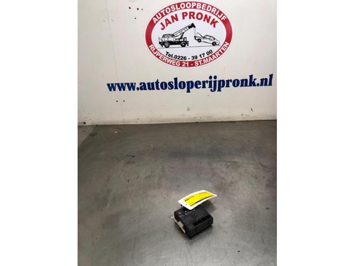 Gebruikte Central electronic module Mercedes C (W204) 1.8 C-180 CGI 16V Prijs € 25,00 Margeregeling aangeboden door Autosloopbedrijf Jan Pronk B.V.