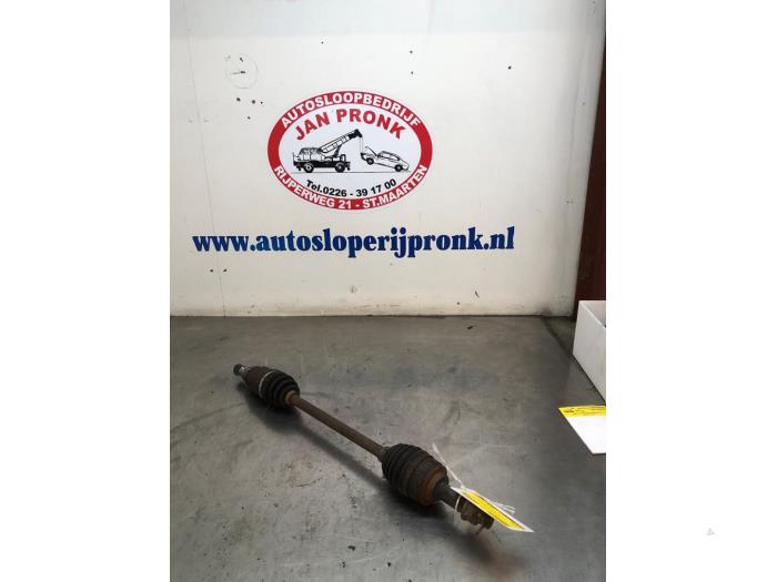 Gebruikte Steekas links-voor Nissan Micra (K13) 1.2 12V Prijs € 40,00 Margeregeling aangeboden door Autosloopbedrijf Jan Pronk B.V.