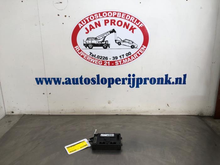 Gebruikte Computer Body Control Renault Clio IV (5R) 0.9 Energy TCE 90 12V Prijs € 25,00 Margeregeling aangeboden door Autosloopbedrijf Jan Pronk B.V.
