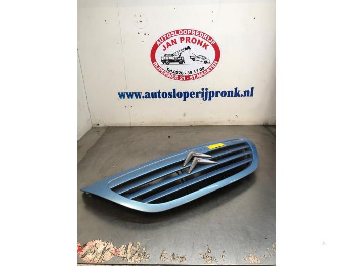Gebruikte Grille Citroen C3 (FC/FL/FT) 1.1 Prijs € 30,00 Margeregeling aangeboden door Autosloopbedrijf Jan Pronk B.V.