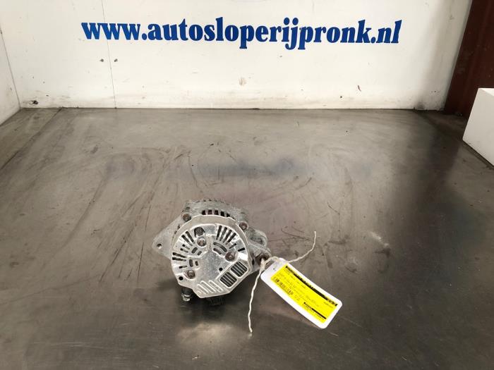 Gebruikte Dynamo Toyota Yaris (P1) 1.3 16V VVT-i Prijs € 75,00 Margeregeling aangeboden door Autosloopbedrijf Jan Pronk B.V.