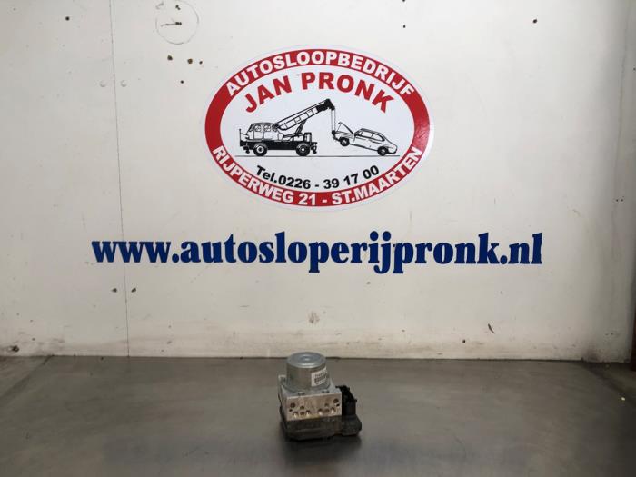 Gebruikte ABS Pomp Nissan Leaf (ZE0) Leaf Prijs € 75,00 Margeregeling aangeboden door Autosloopbedrijf Jan Pronk B.V.