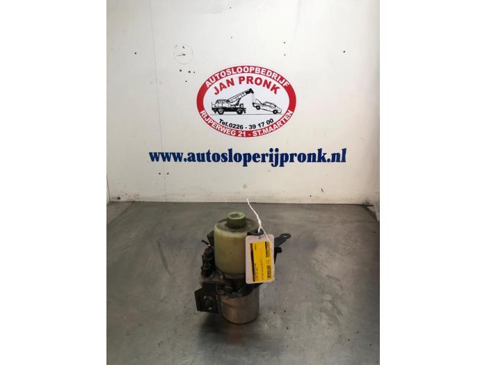 Gebruikte Pomp Servo Volkswagen Polo IV (9N1/2/3) 1.4 16V Prijs € 40,00 Margeregeling aangeboden door Autosloopbedrijf Jan Pronk B.V.