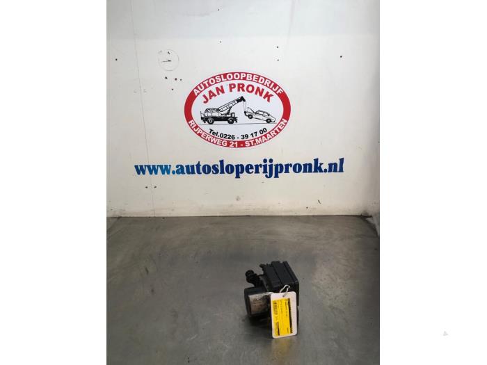 Gebruikte ABS Pomp Volkswagen Transporter T5 2.5 TDi Prijs € 400,00 Margeregeling aangeboden door Autosloopbedrijf Jan Pronk B.V.
