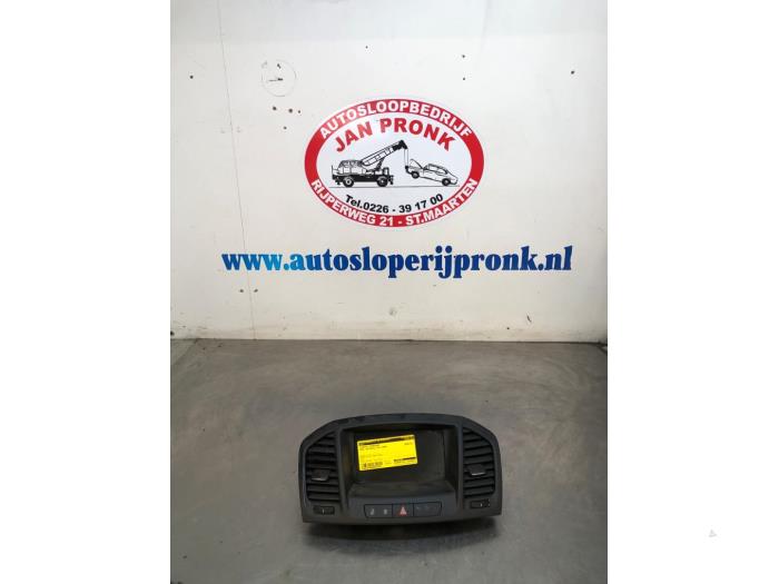 Gebruikte Display Interieur Opel Insignia 2.0 Turbo 16V Ecotec Prijs € 150,00 Margeregeling aangeboden door Autosloopbedrijf Jan Pronk B.V.